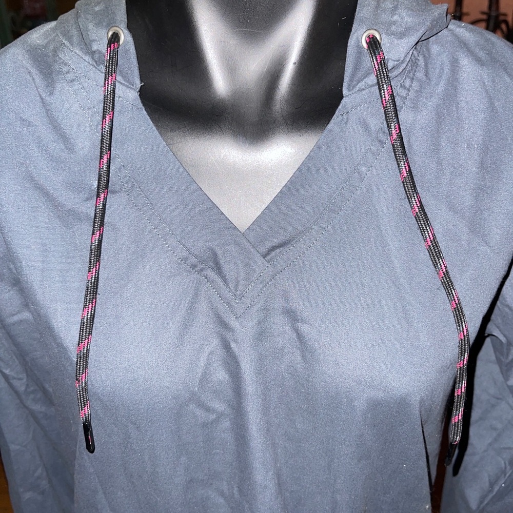 ButterSoft Scrub Hooded top pewter blue NWT.